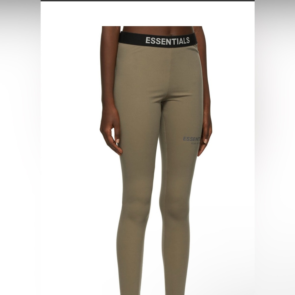 Leggings FEAR OF GOD ESSENTIALS  
Brand New 
Size: Small
Color:Tan